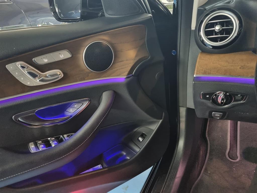 Mercedes Benz E class - Vista 10