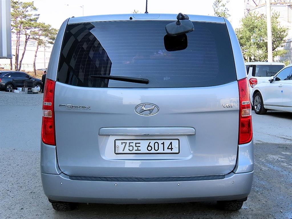 HYUNDAI Starex - Vista 4