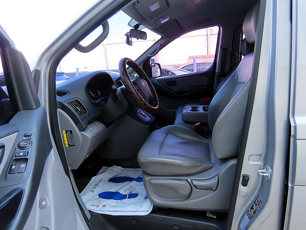 HYUNDAI Starex - Vista 5