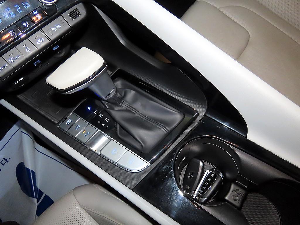 HYUNDAI Avante - Vista 12