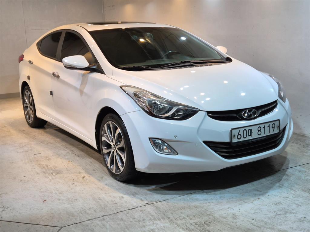 HYUNDAI Avante - Vista 2