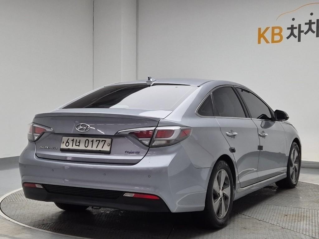 HYUNDAI Sonata - Vista 3