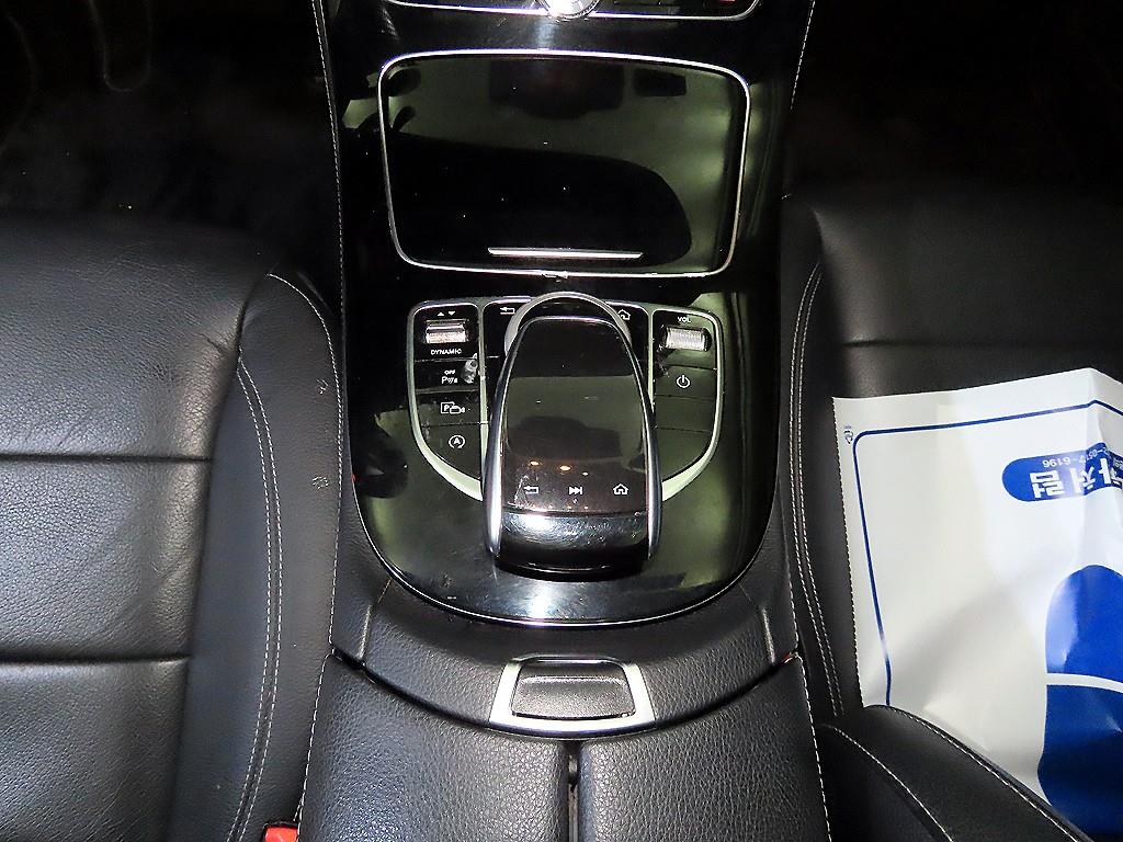 Mercedes Benz E class - Vista 12