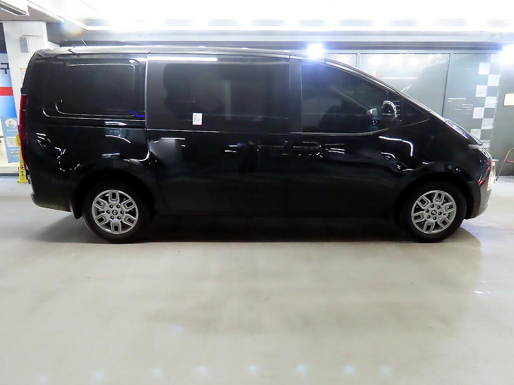 HYUNDAI Staria - Vista 3