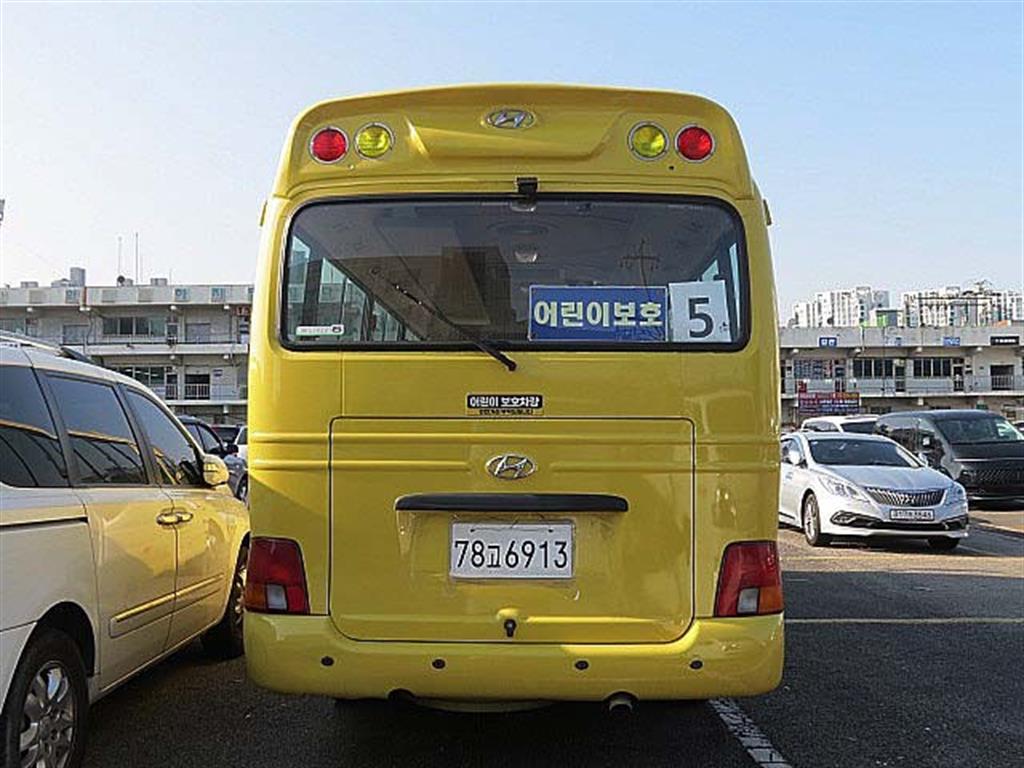 medium and large bus Hyundai bus - Vista 7