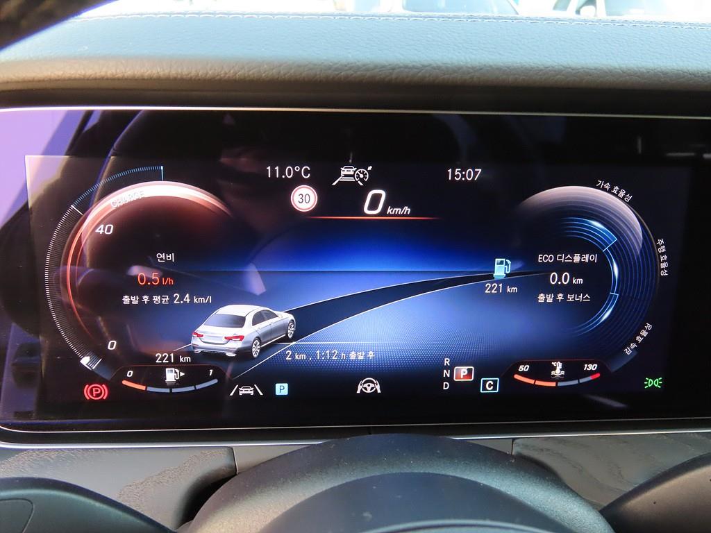 Mercedes Benz E class - Vista 8