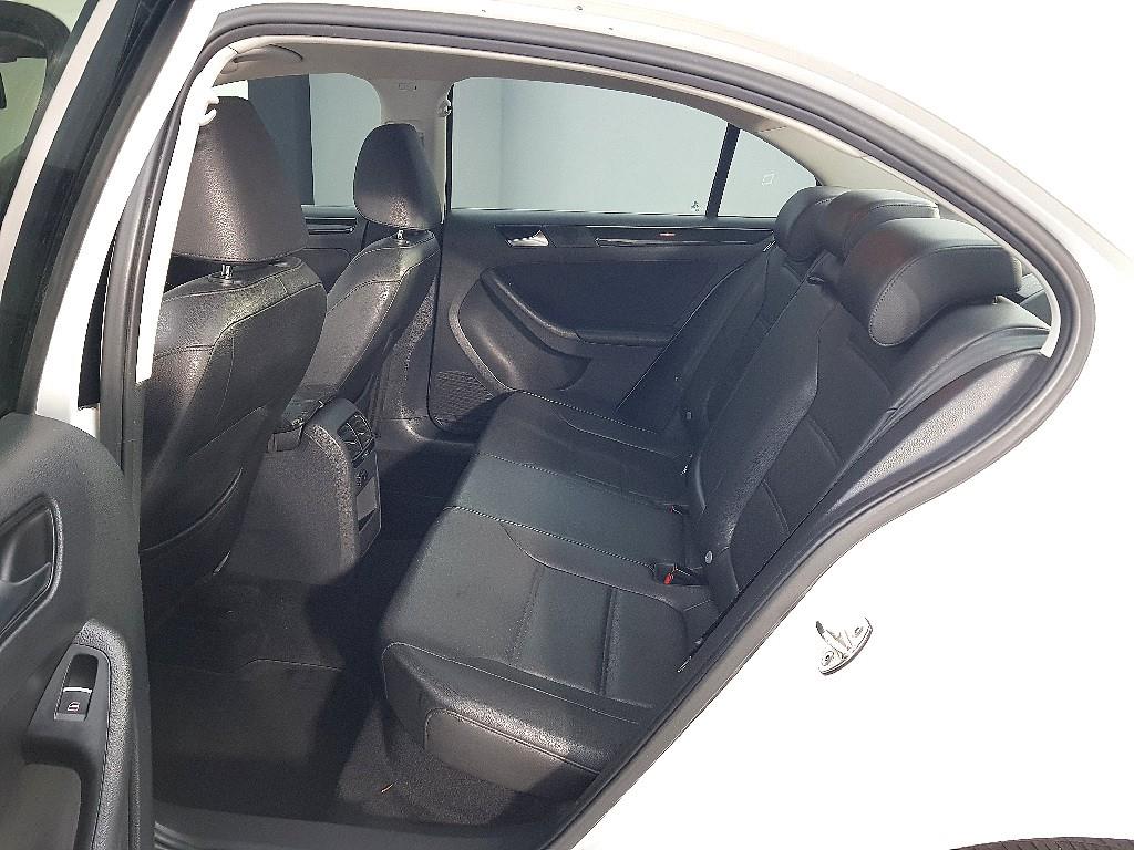 Volkswagen Jetta - Vista 9