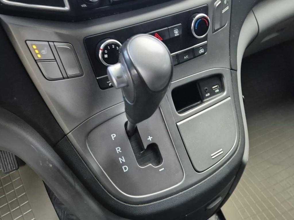 HYUNDAI Starex - Vista 8