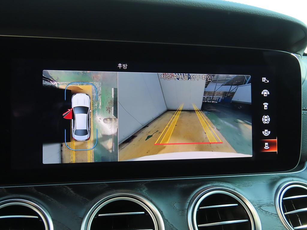 Mercedes Benz E class - Vista 12