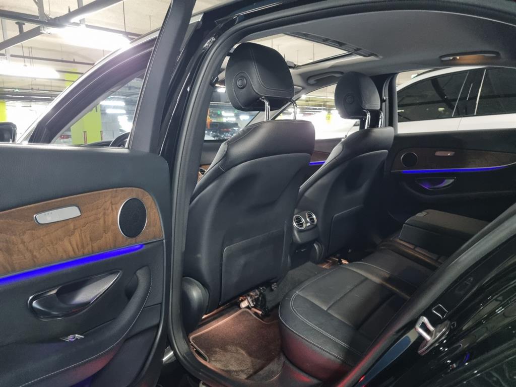 Mercedes Benz E class - Vista 12