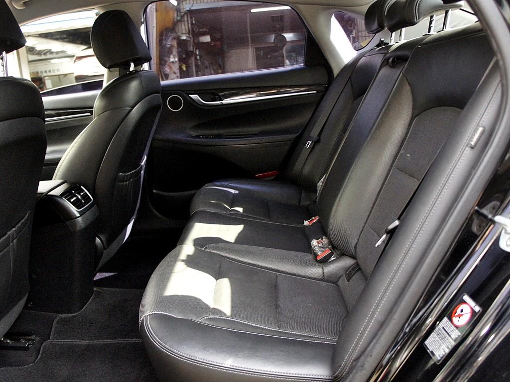 HYUNDAI Grandeur - Vista 11