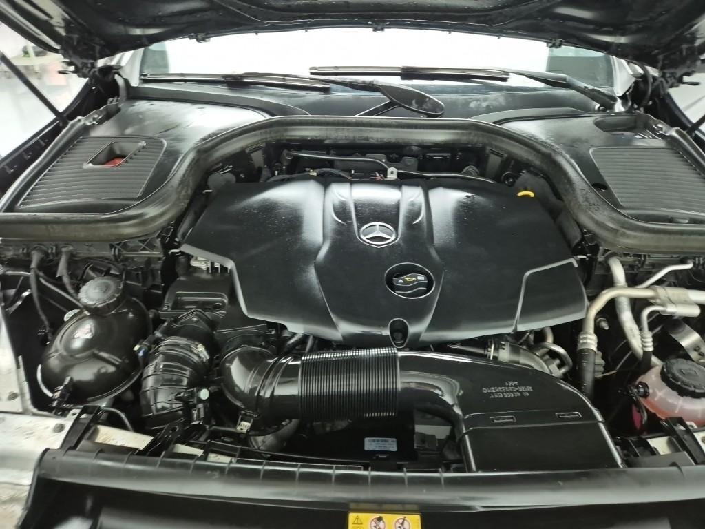 Mercedes Benz GLC Class - Vista 5