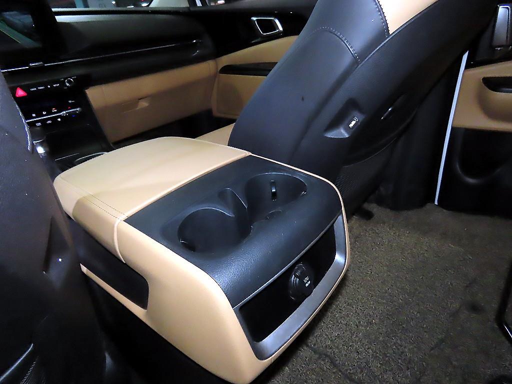 KIA Carnival 2022 the color of pearl - Importación desde Corea - HF Imports Iquique - Foto 17