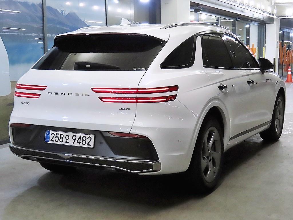 Genesis GV70 - Vista 4