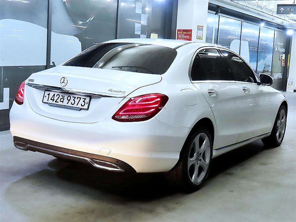 Mercedes Benz C Class - Vista 4