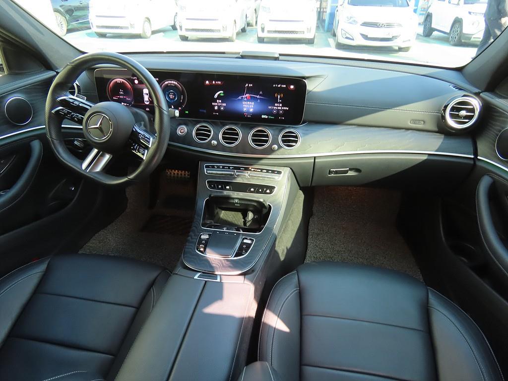 Mercedes Benz E class - Vista 5