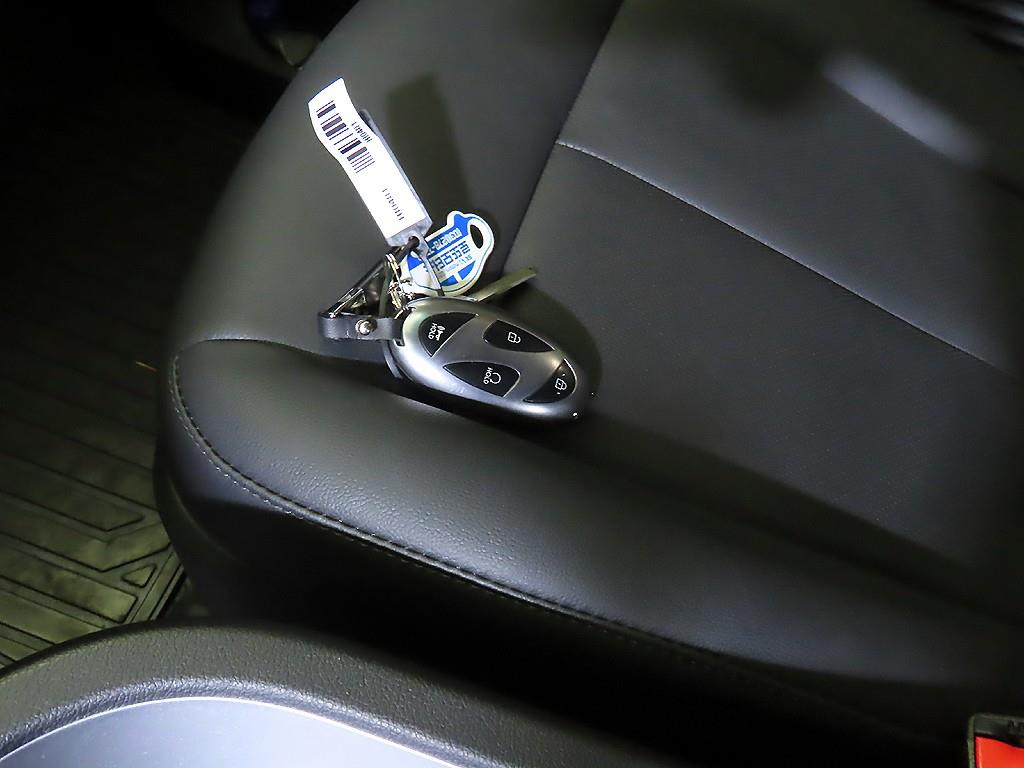 HYUNDAI Staria 2025 Negro - Importación desde Corea - HF Imports Iquique - Foto 17