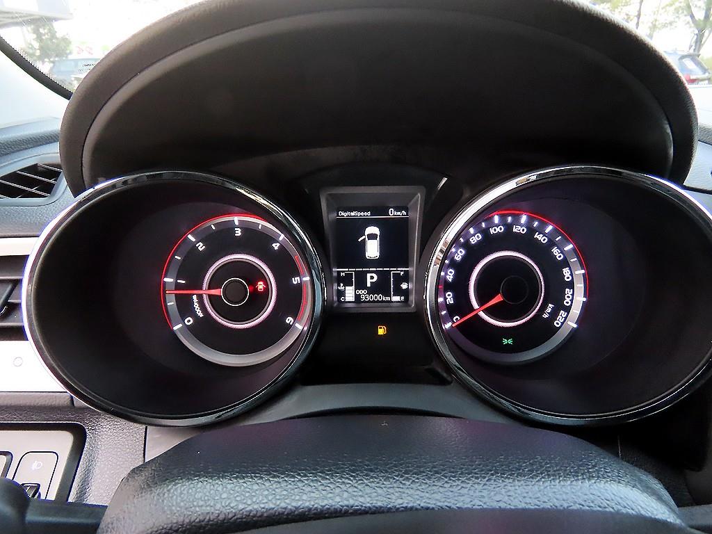 Ssangyong Tivoli - Vista 9