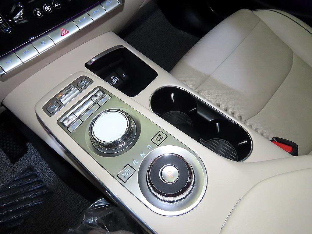 Genesis GV70 - Vista 12