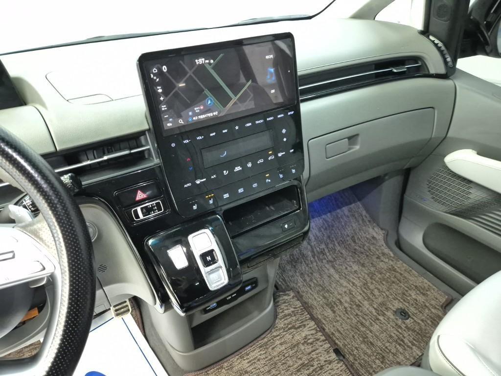 HYUNDAI Staria - Vista 10