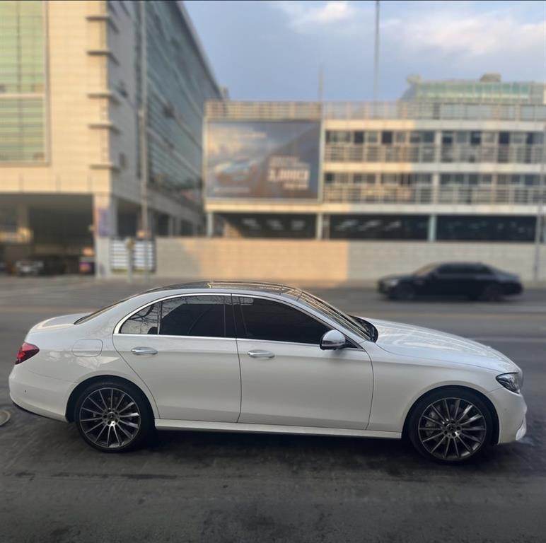 Mercedes Benz E class - Vista 4