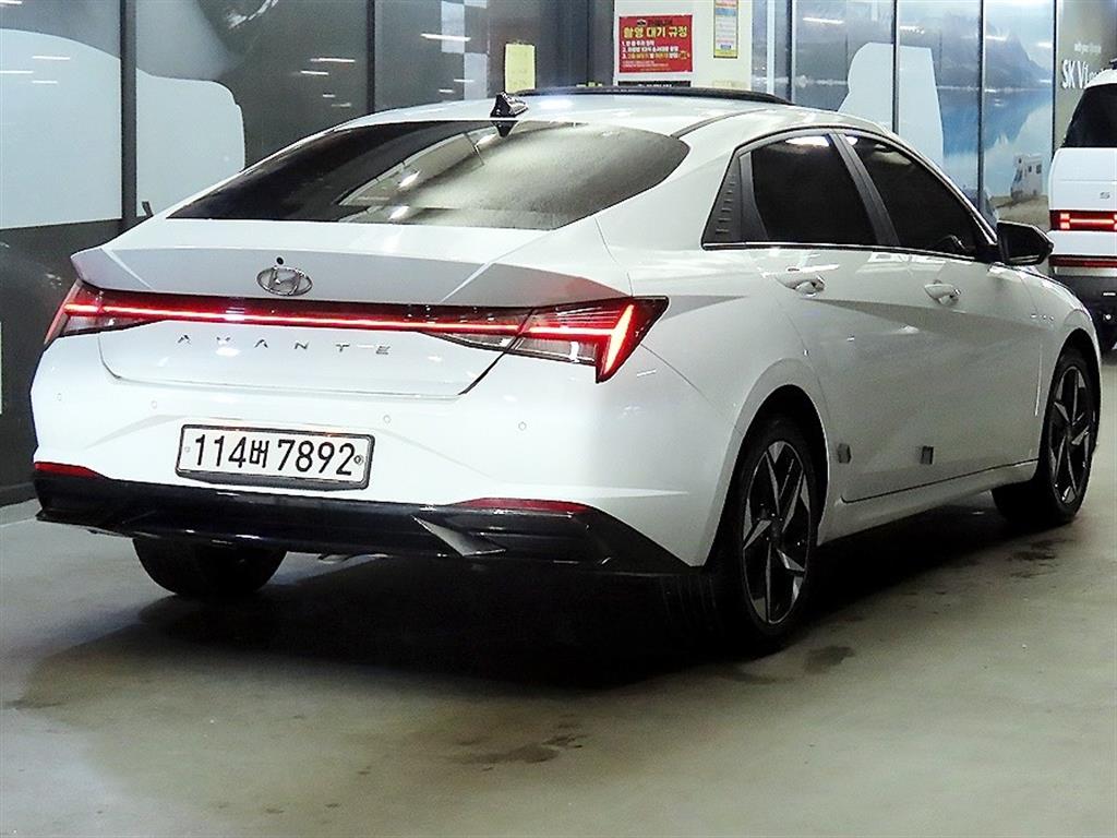 HYUNDAI Avante - Vista 4