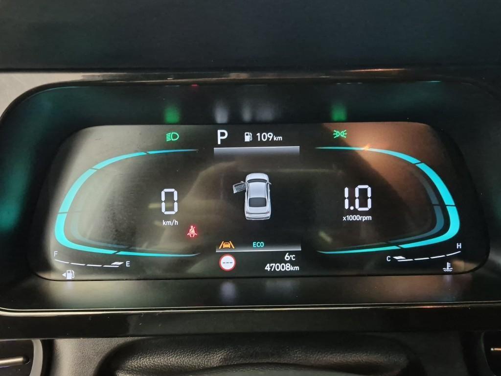 HYUNDAI Avante - Vista 5