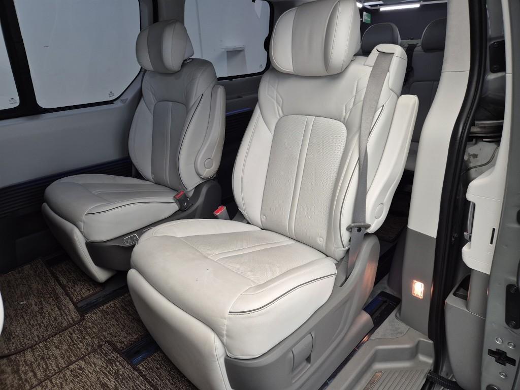 HYUNDAI Staria - Vista 8