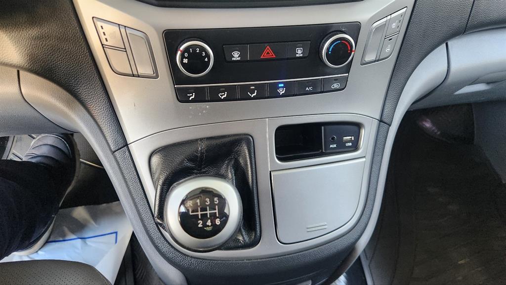 HYUNDAI Starex - Vista 9