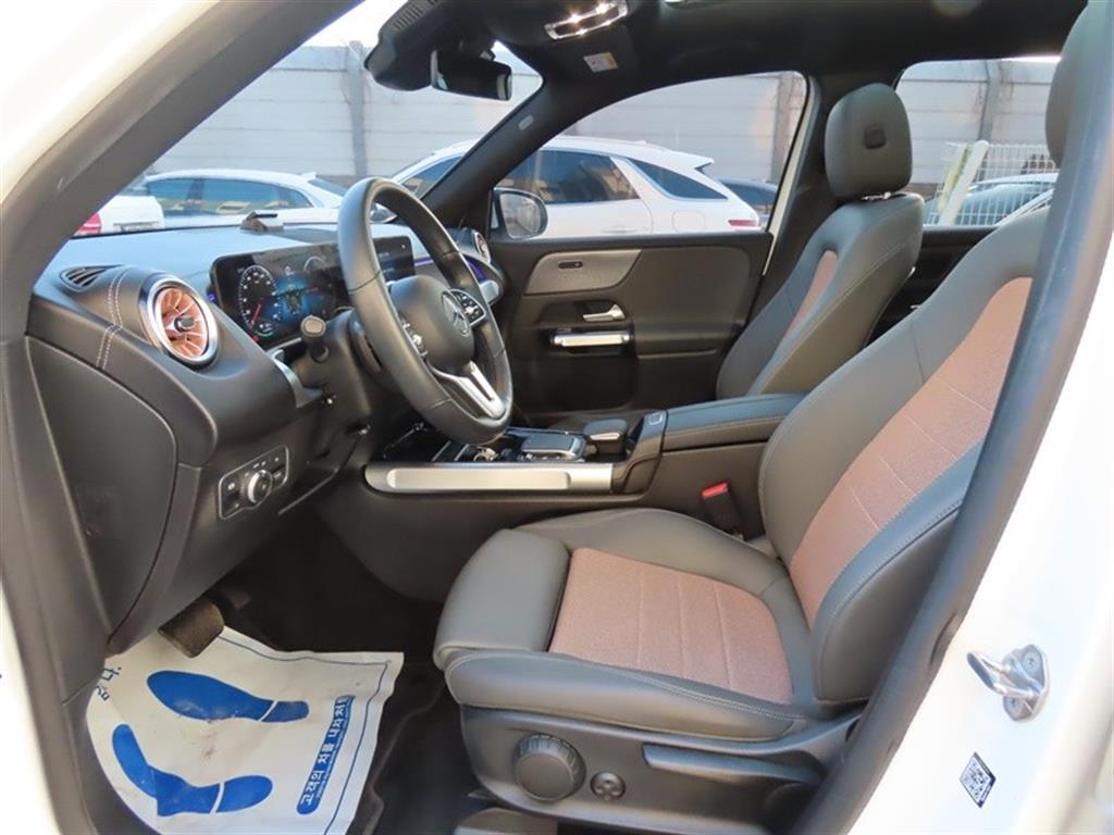 Mercedes Benz EQB - Vista 11