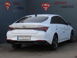 HYUNDAI Avante - Vista 8