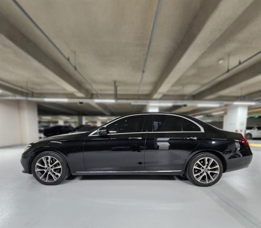 Mercedes Benz E class - Vista 3