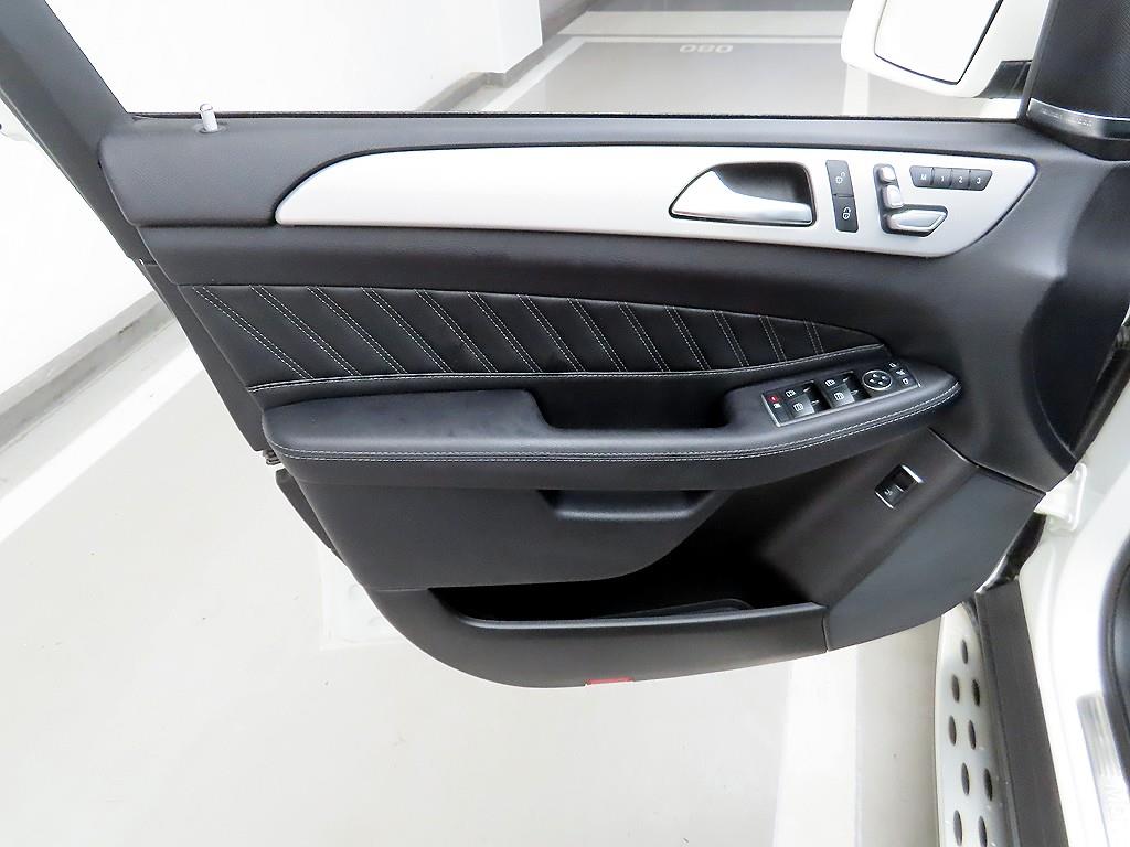 Mercedes Benz GLE Class - Vista 11