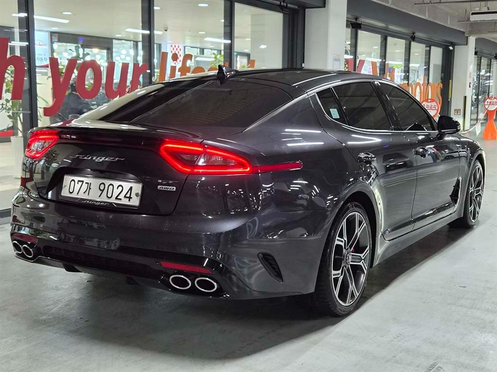 KIA Stinger - Vista 4