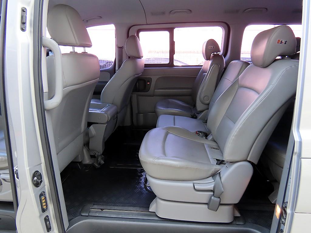 HYUNDAI Starex - Vista 6