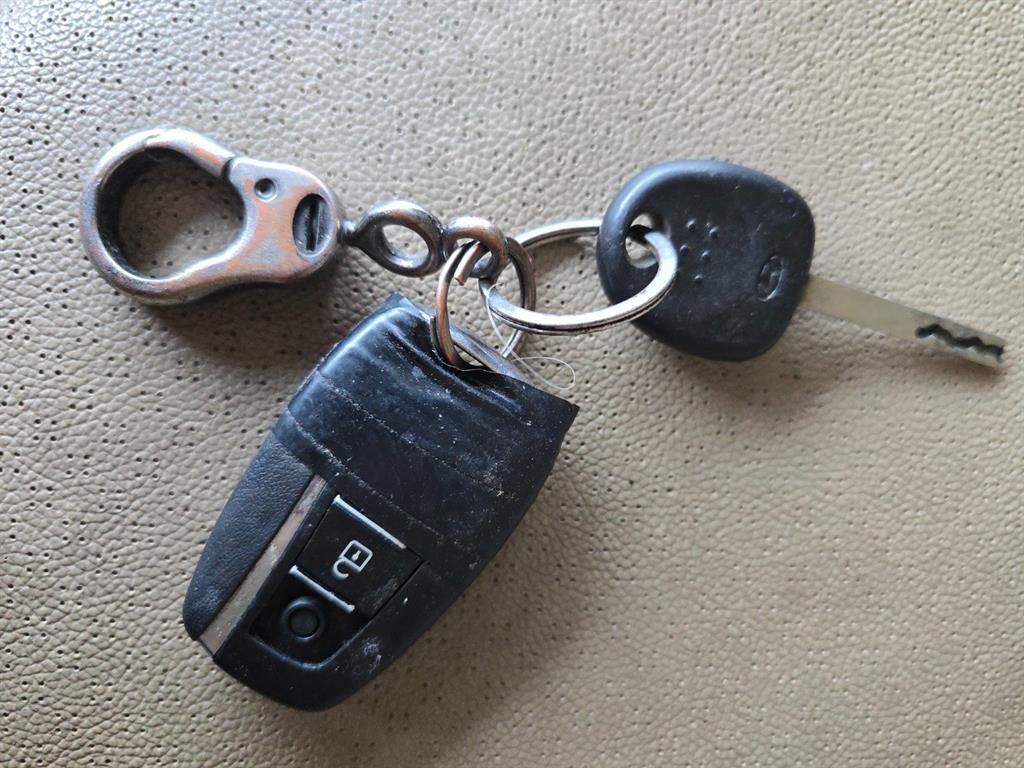 medium and large cargo Cargo 2014 Blanco - Importación desde Corea - HF Imports Iquique - Foto 17