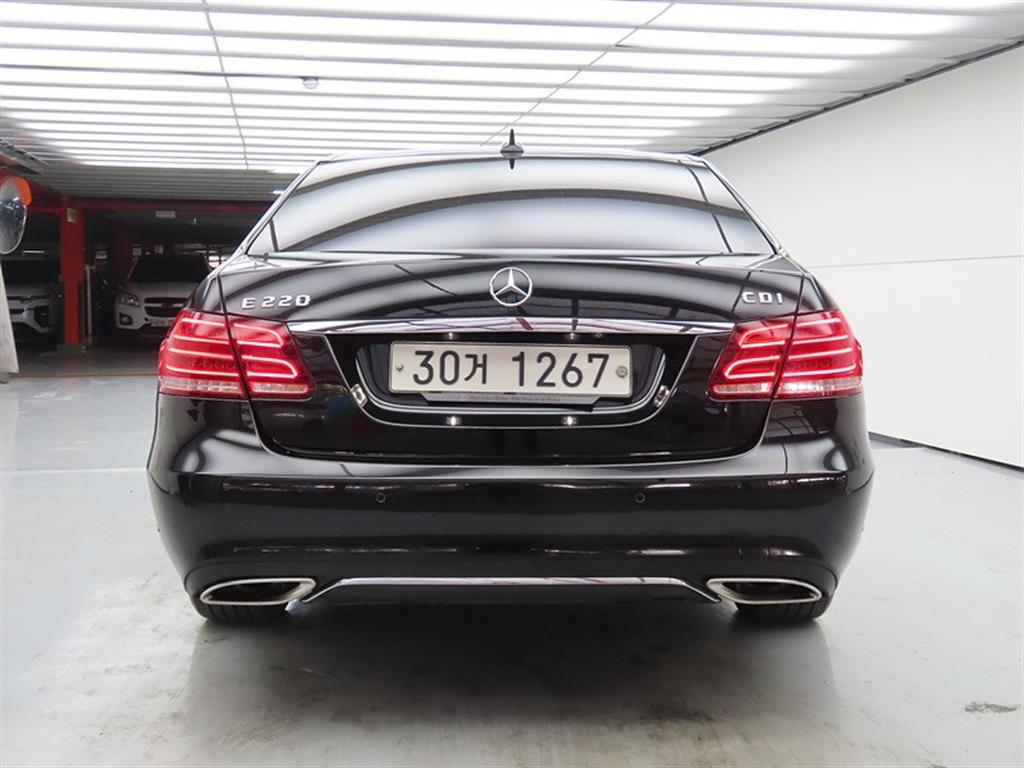 Mercedes Benz E class - Vista 3