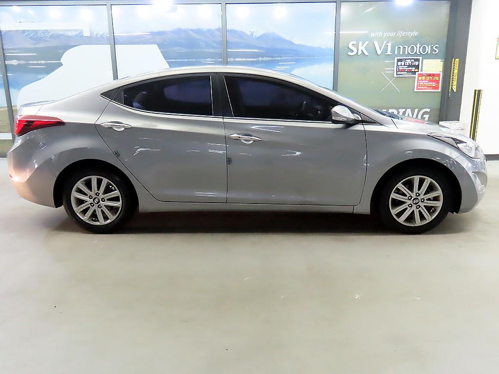 HYUNDAI Avante - Vista 3