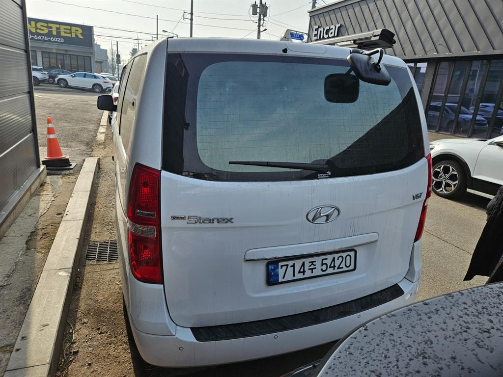 HYUNDAI Starex - Vista 4