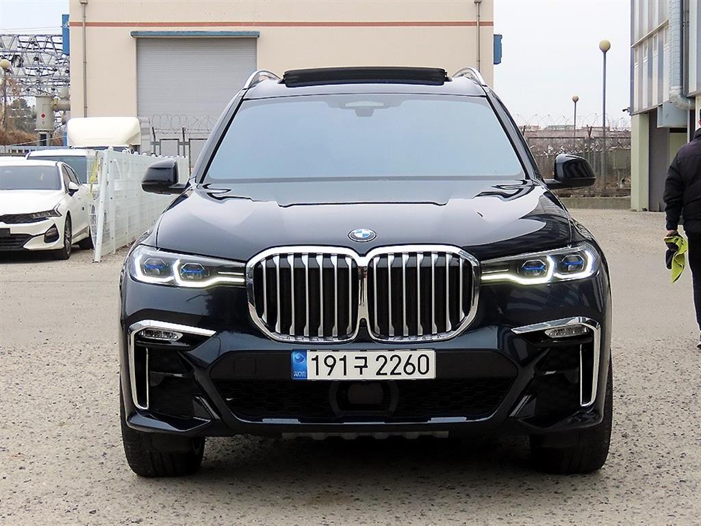 BMW X7 2022 Negro - Importación desde Corea - HF Imports Iquique - Foto 1