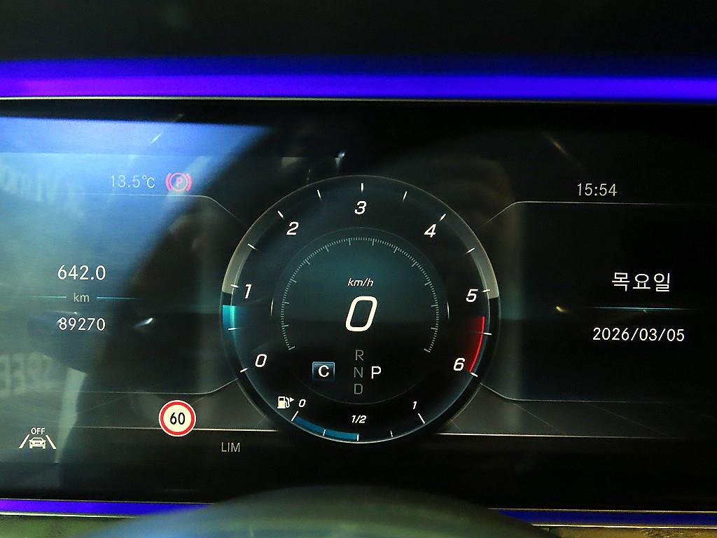 Mercedes Benz E class - Vista 12