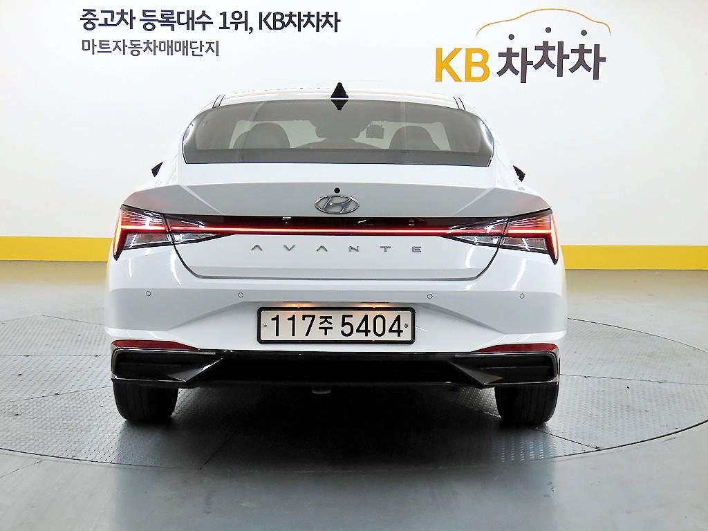 HYUNDAI Avante - Vista 3