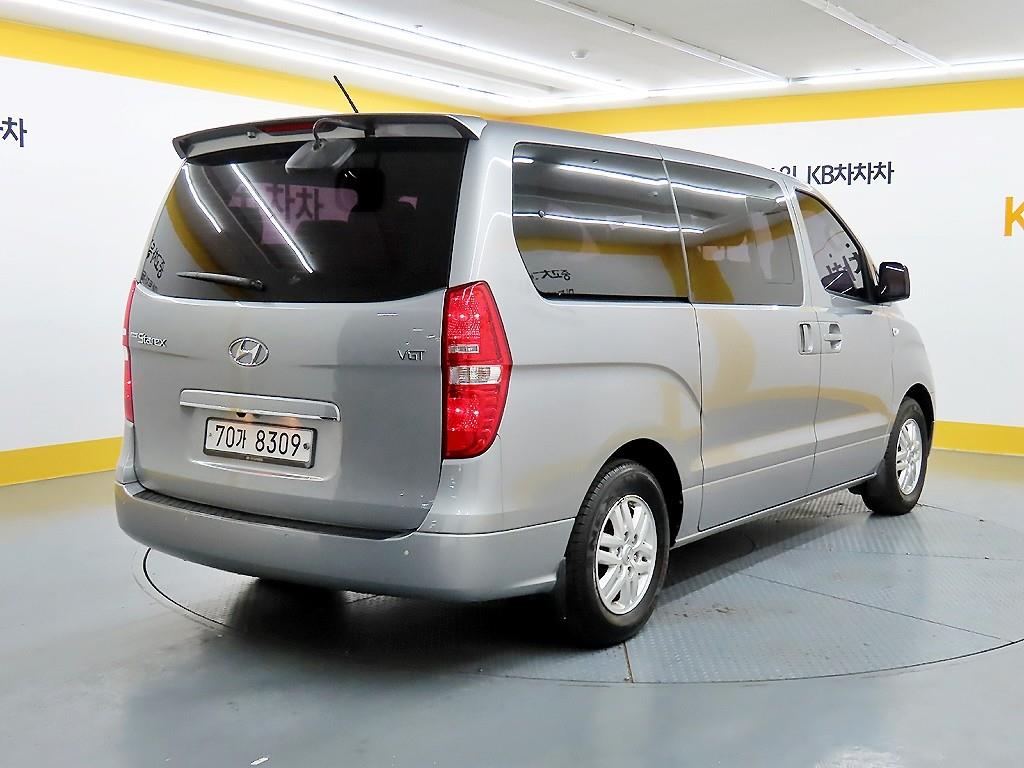 HYUNDAI Starex - Vista 4