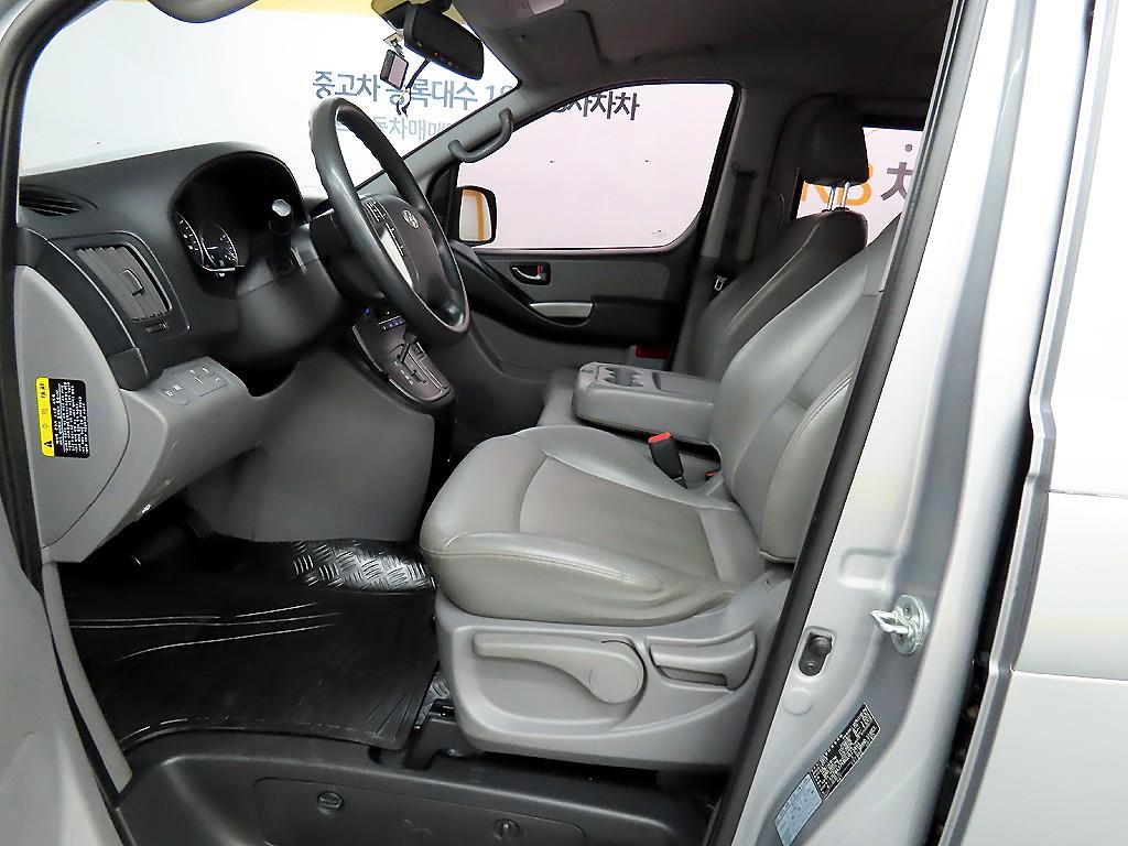 HYUNDAI Starex - Vista 5