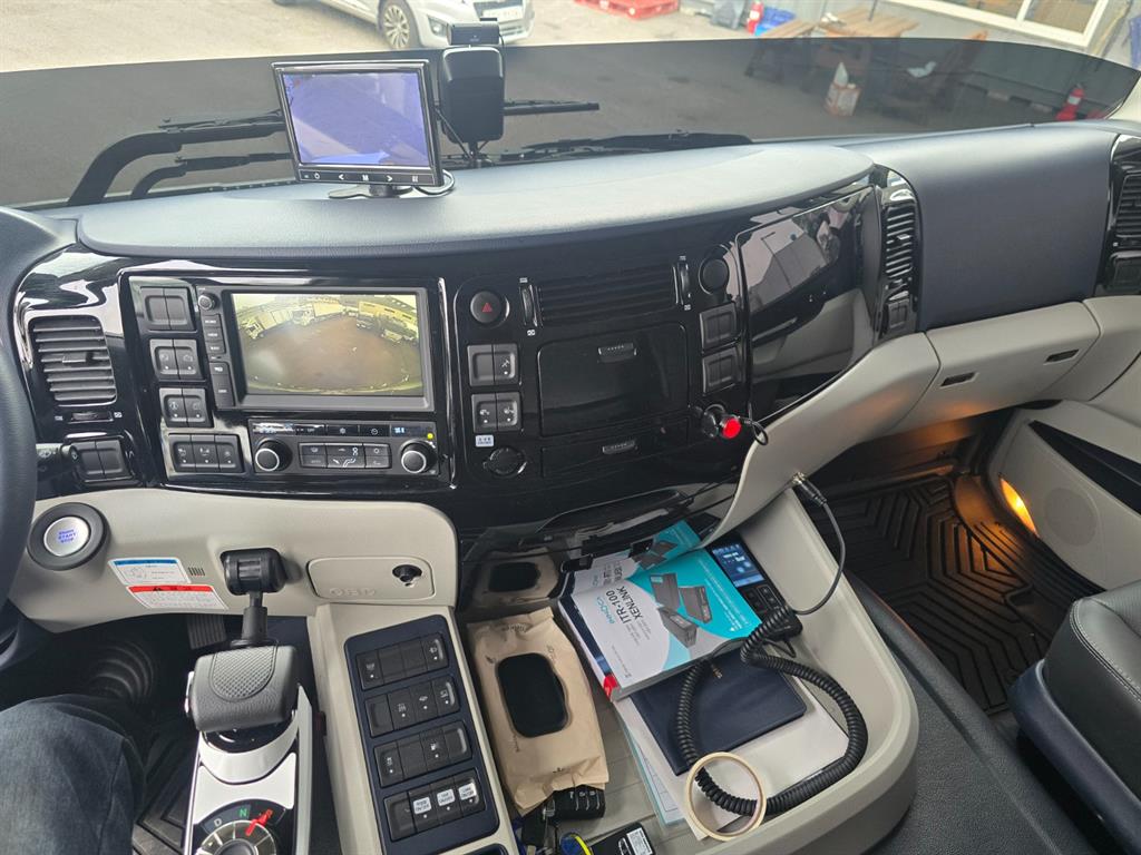 medium and large cargo truck - Vista 8