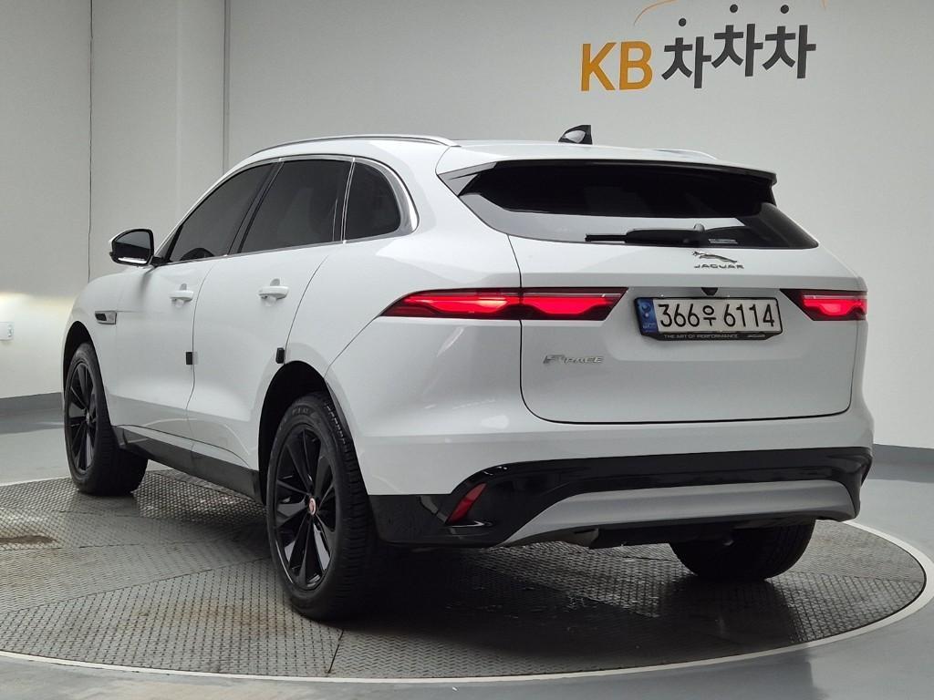Jaguar F-PACE - Vista 2