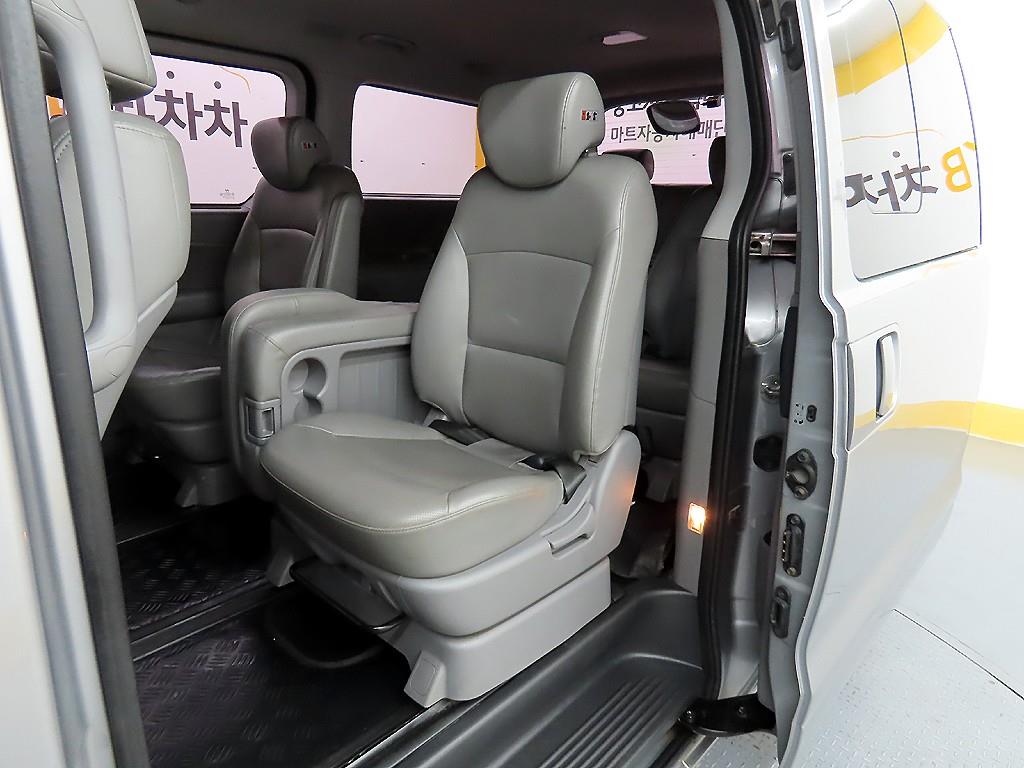 HYUNDAI Starex - Vista 6