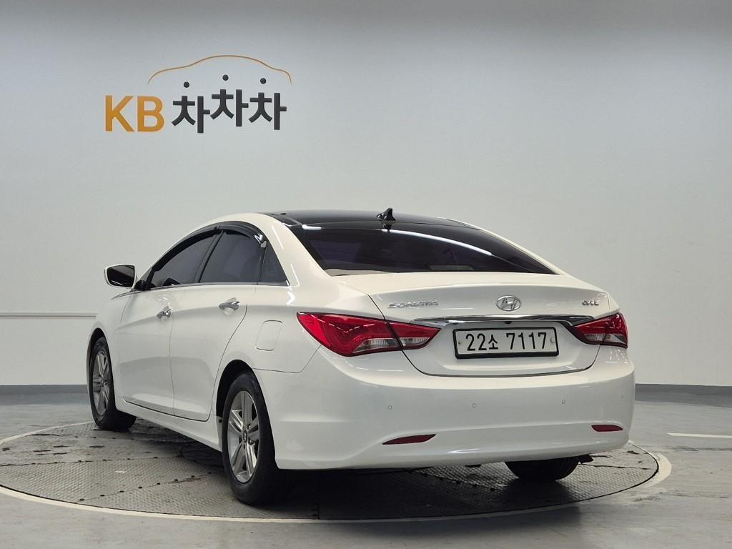 HYUNDAI Sonata - Vista 2