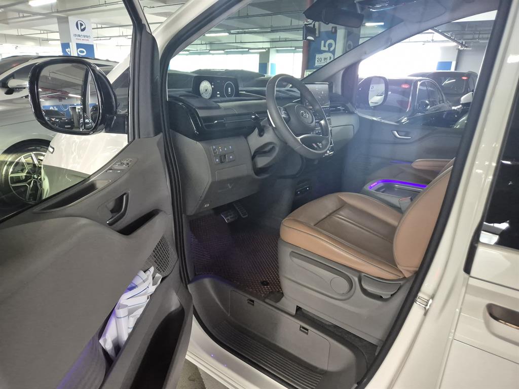 HYUNDAI Staria - Vista 8