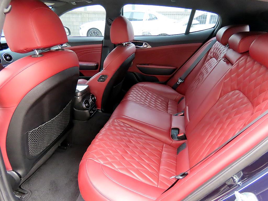 KIA Stinger - Vista 6